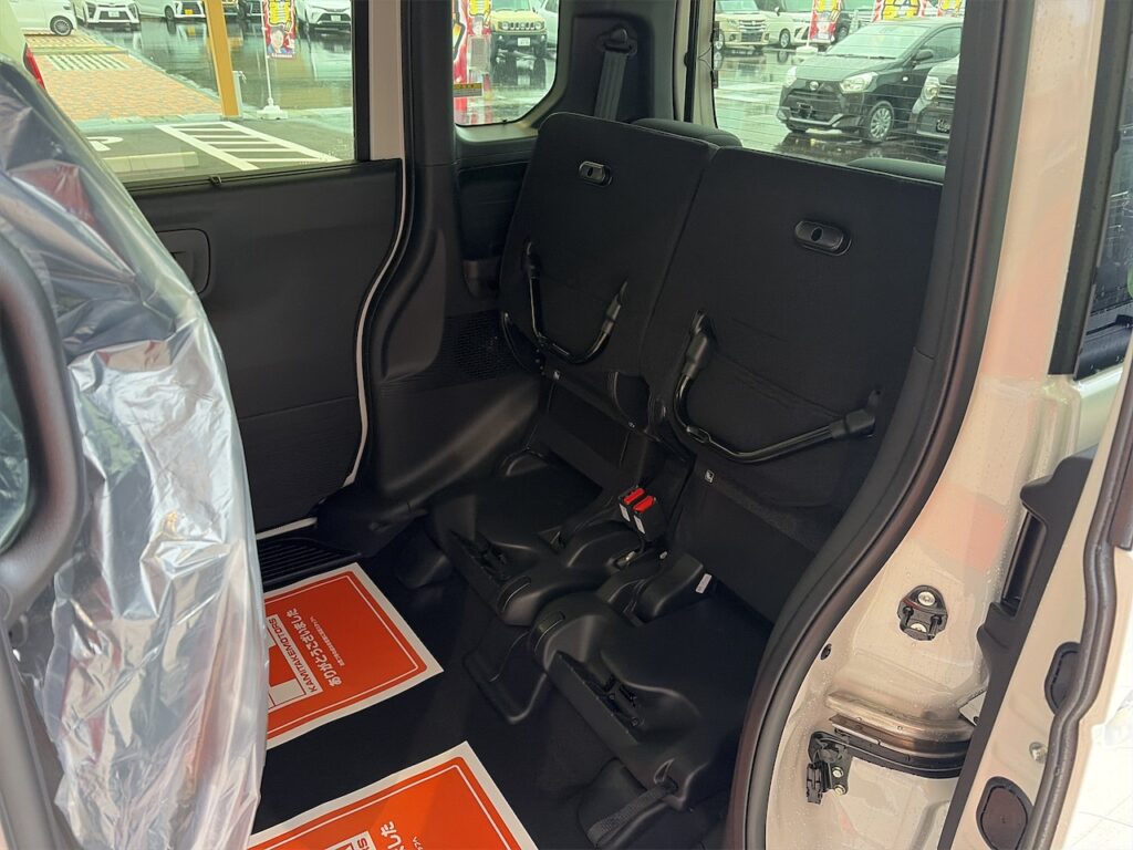NBOX内装：後部座席跳ね上げ状態