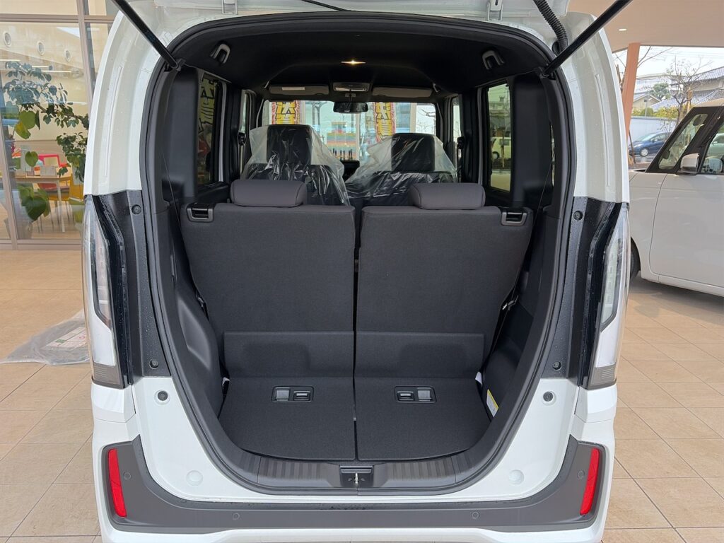 NBOX内装：ラゲージルーム