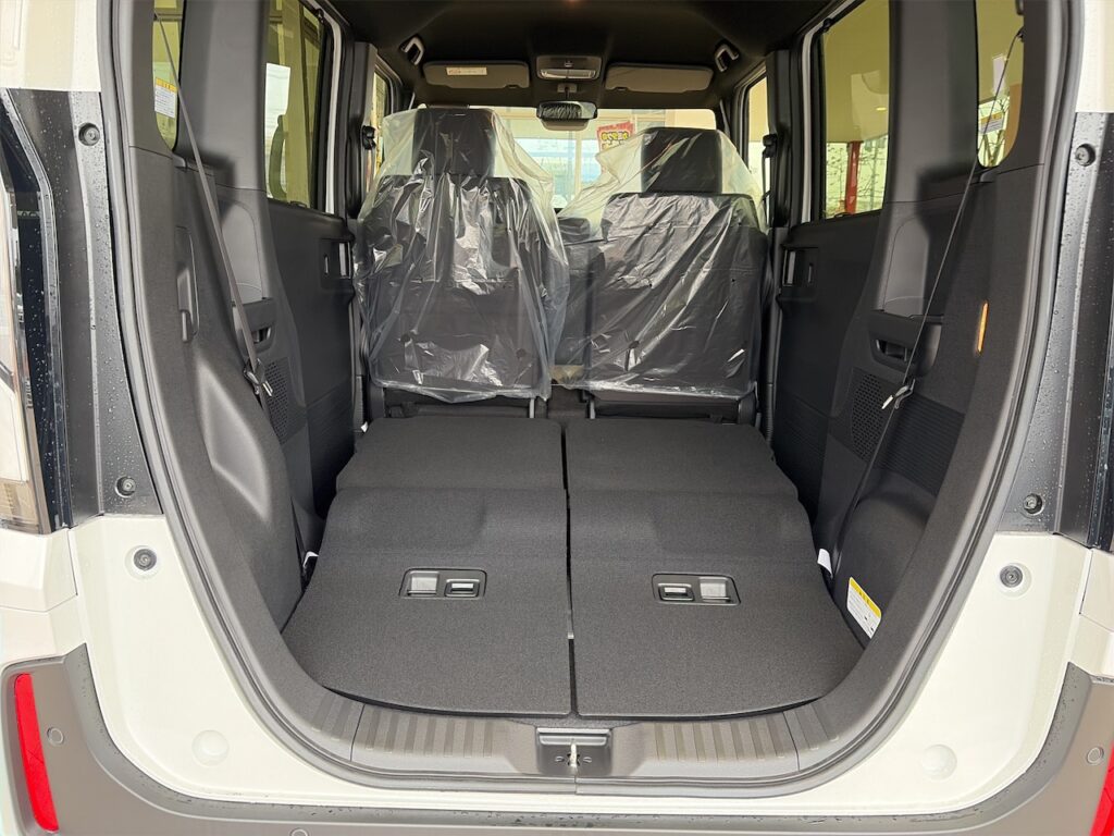 NBOX内装：ラゲージルームフラット状態