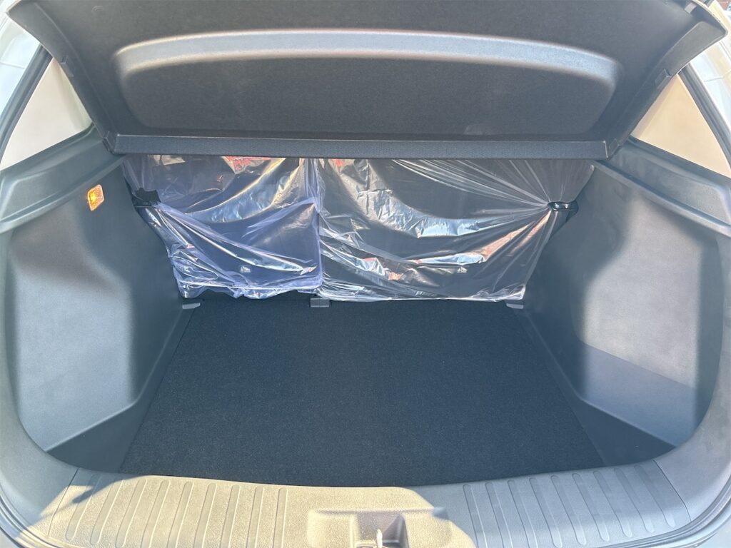 内装：ラゲージルーム