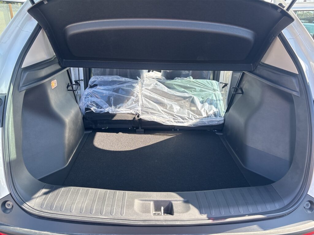 内装：ラゲージルーム2