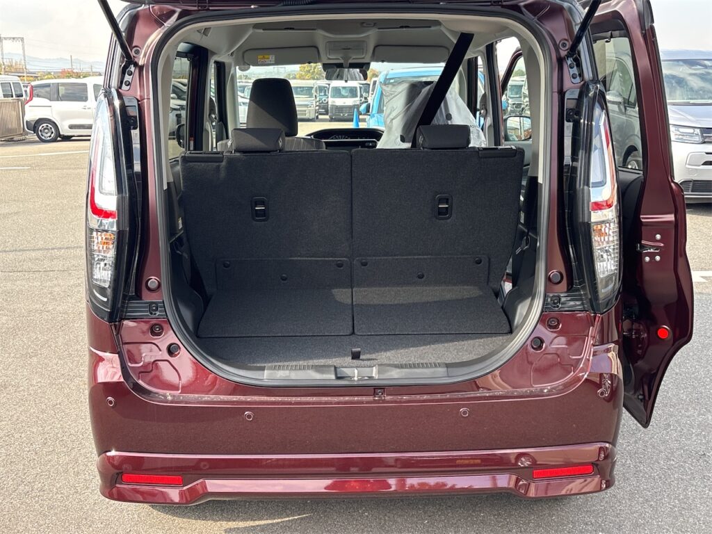 内装：ラゲージルーム