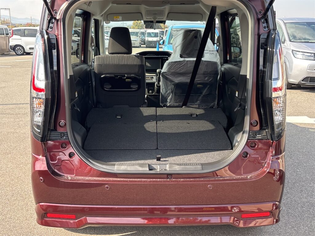 内装：ラゲージルームフラット状態