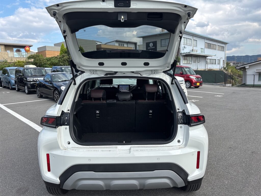 内装：ラゲージルーム