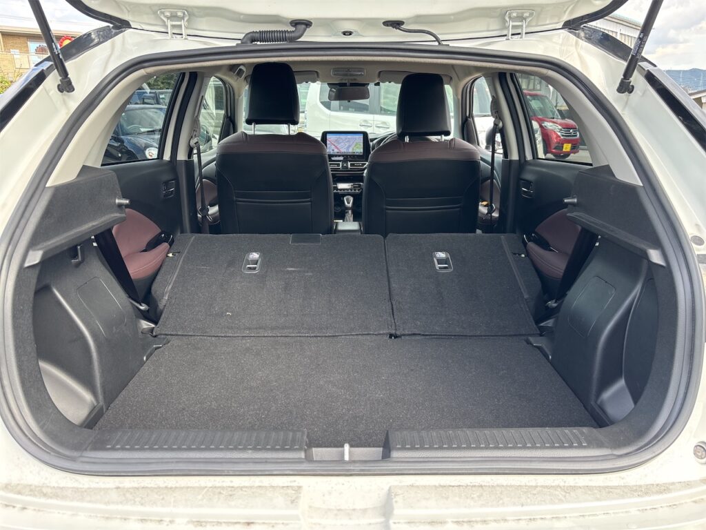 内装：ラゲージルームフラット状態