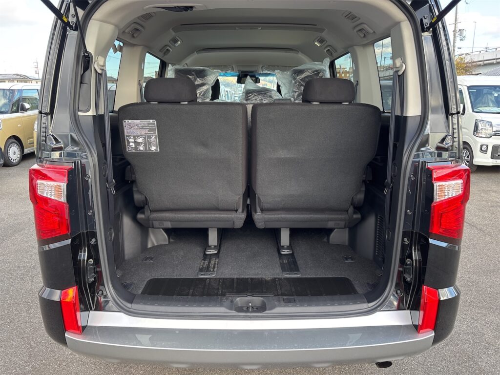 内装：ラゲージルーム