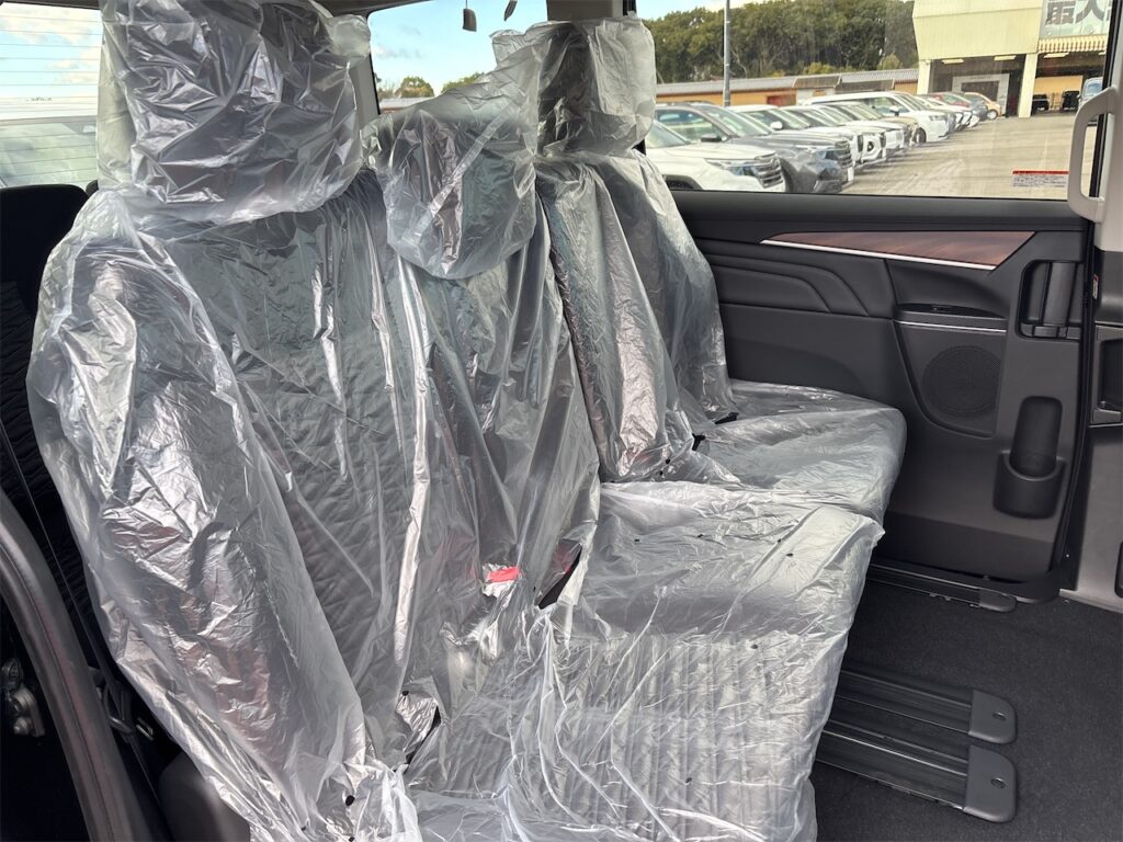 内装：後部座席