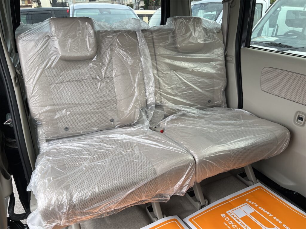 内装：後部座席