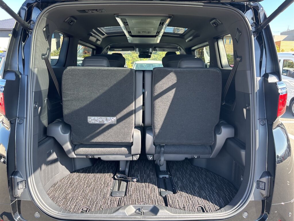 内装：ラゲージルーム