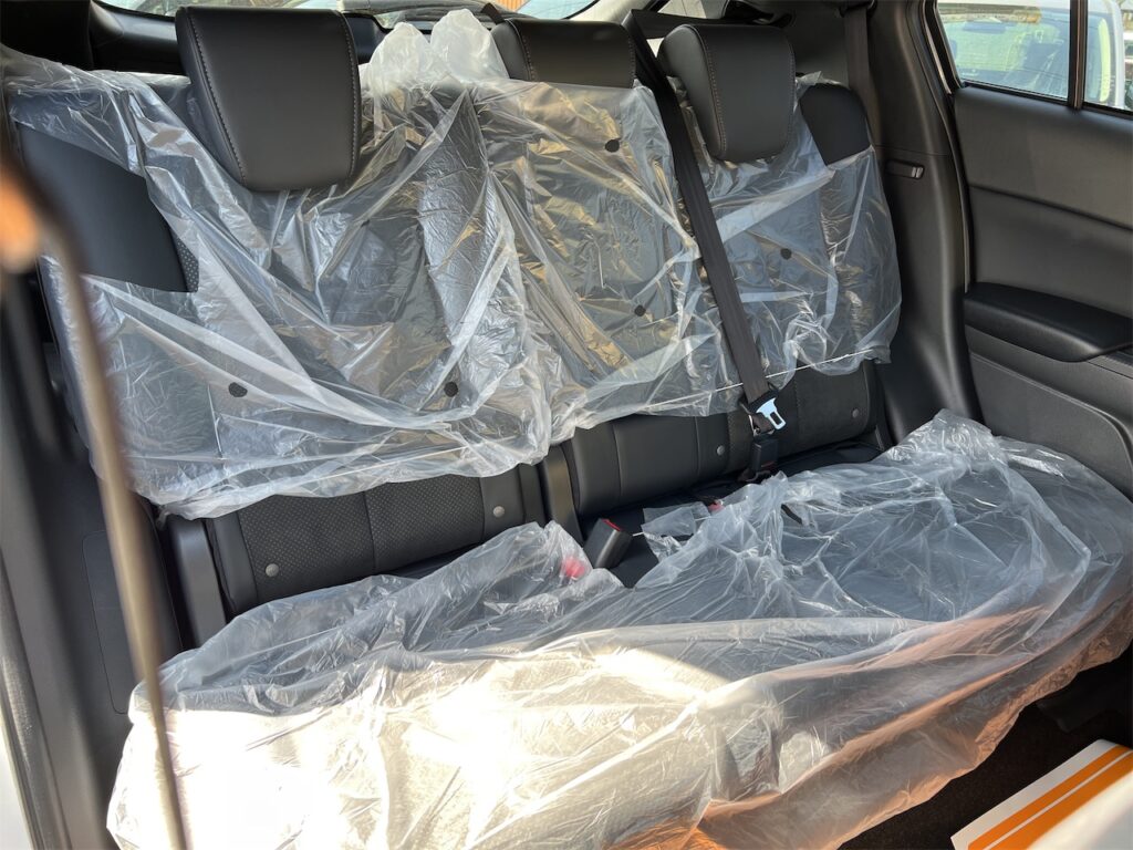 内装：後部座席