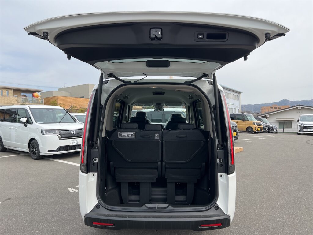 内装：ラゲージルーム