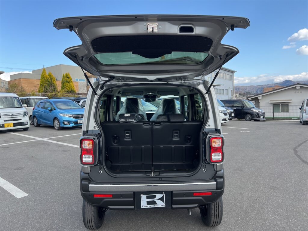 内装：ラゲージルーム