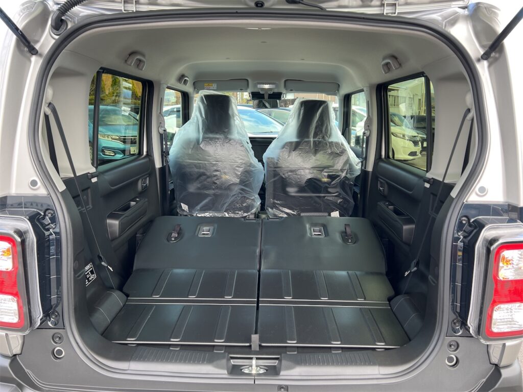 内装：ラゲージルームフラット状態