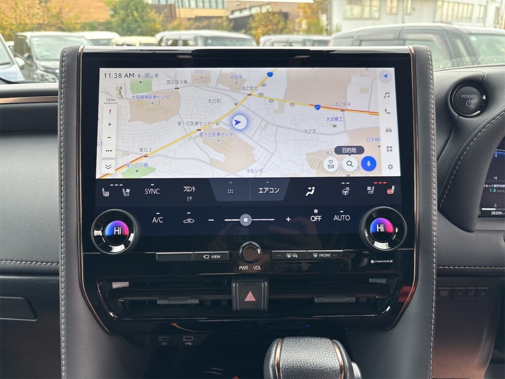 内装：純正ディスプレイオーディオ