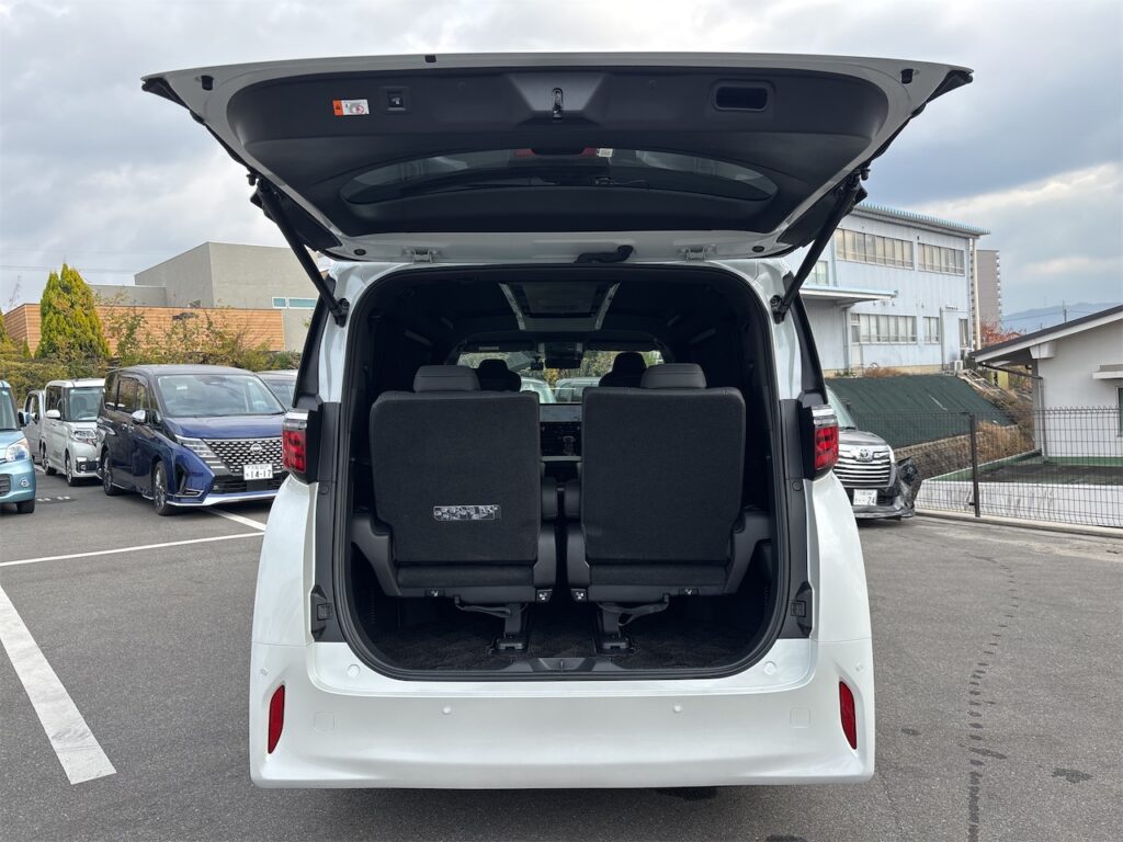 内装：ラゲージルーム