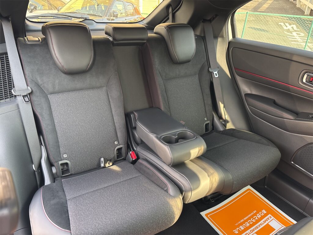内装：後部座席