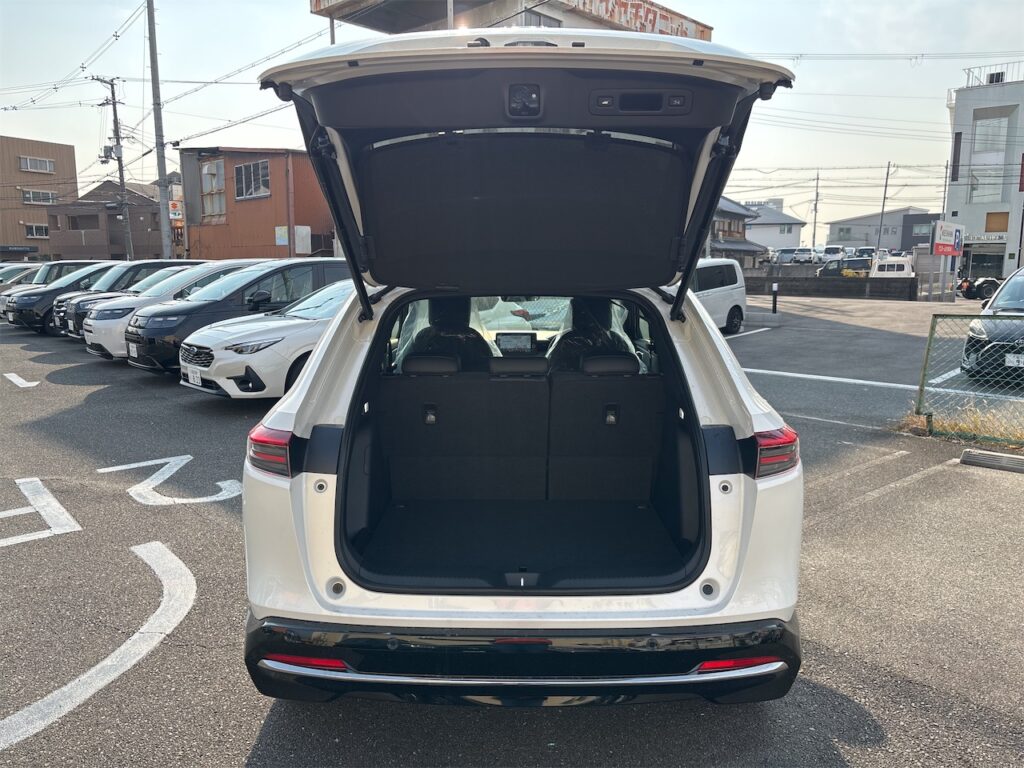 内装：ラゲージルーム