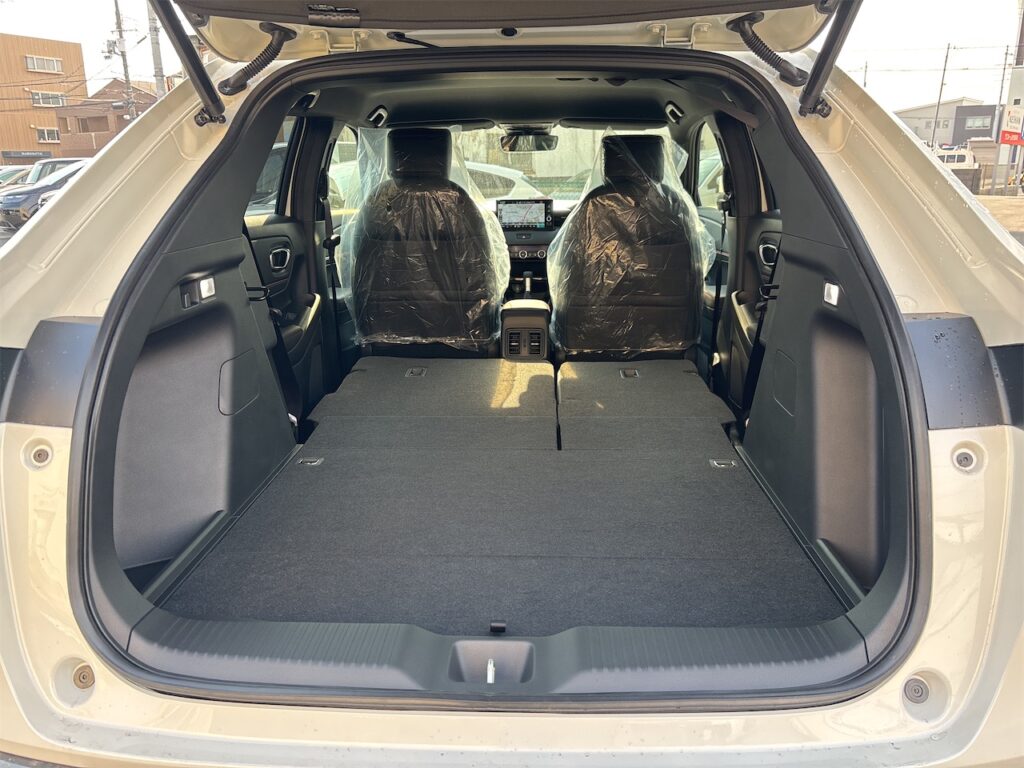 内装：ラゲージルームフラット状態