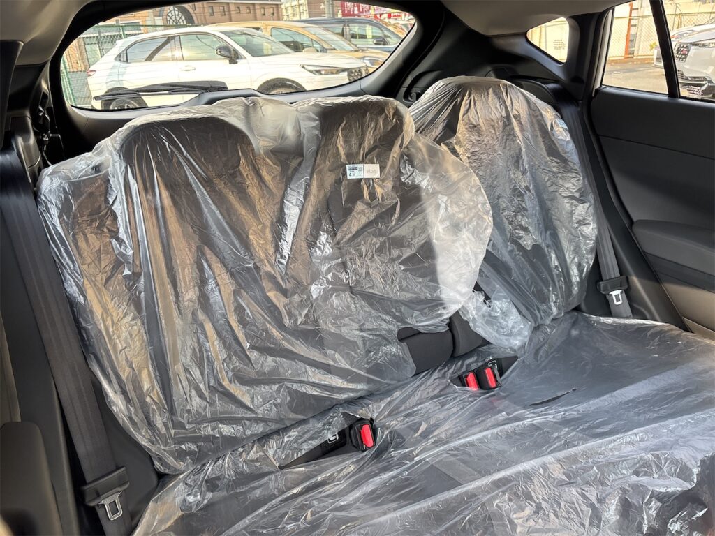 内装：後部座席