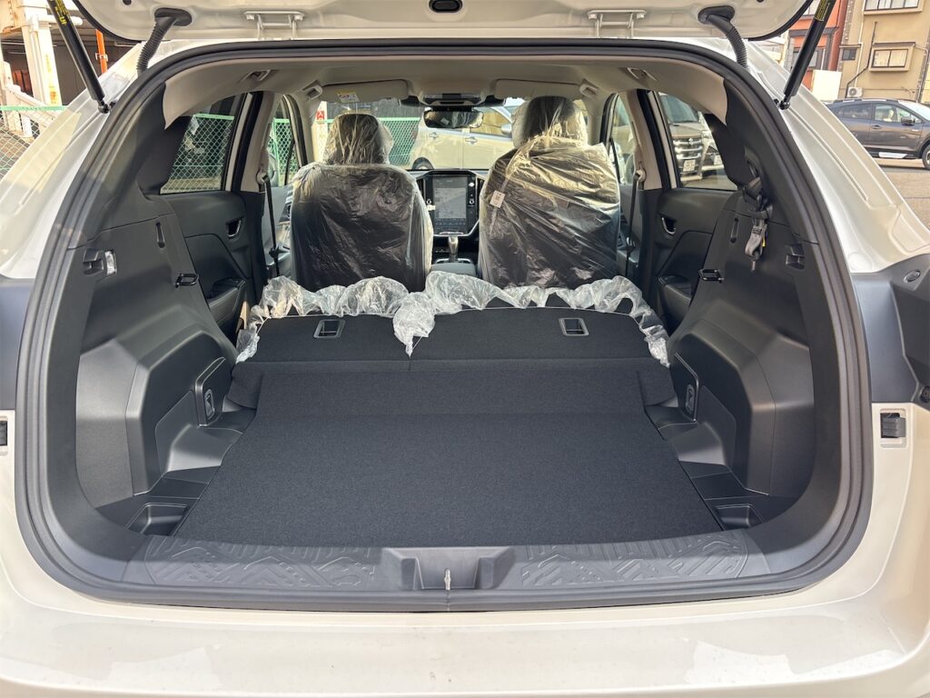 内装：ラゲージルームフラット状態