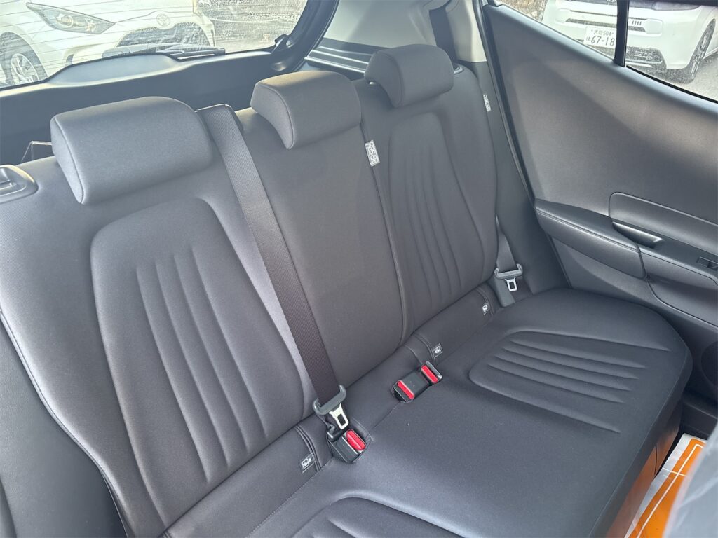 内装：後部座席