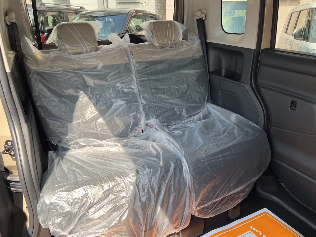 内装：後部座席