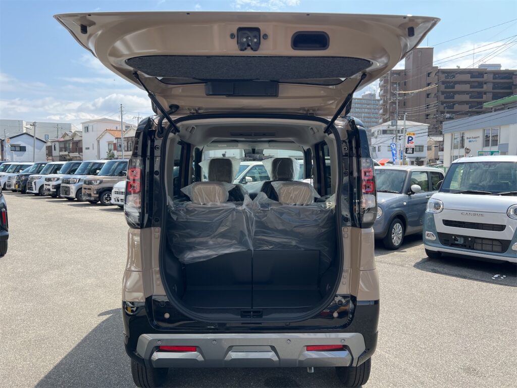 内装：ラゲージルーム