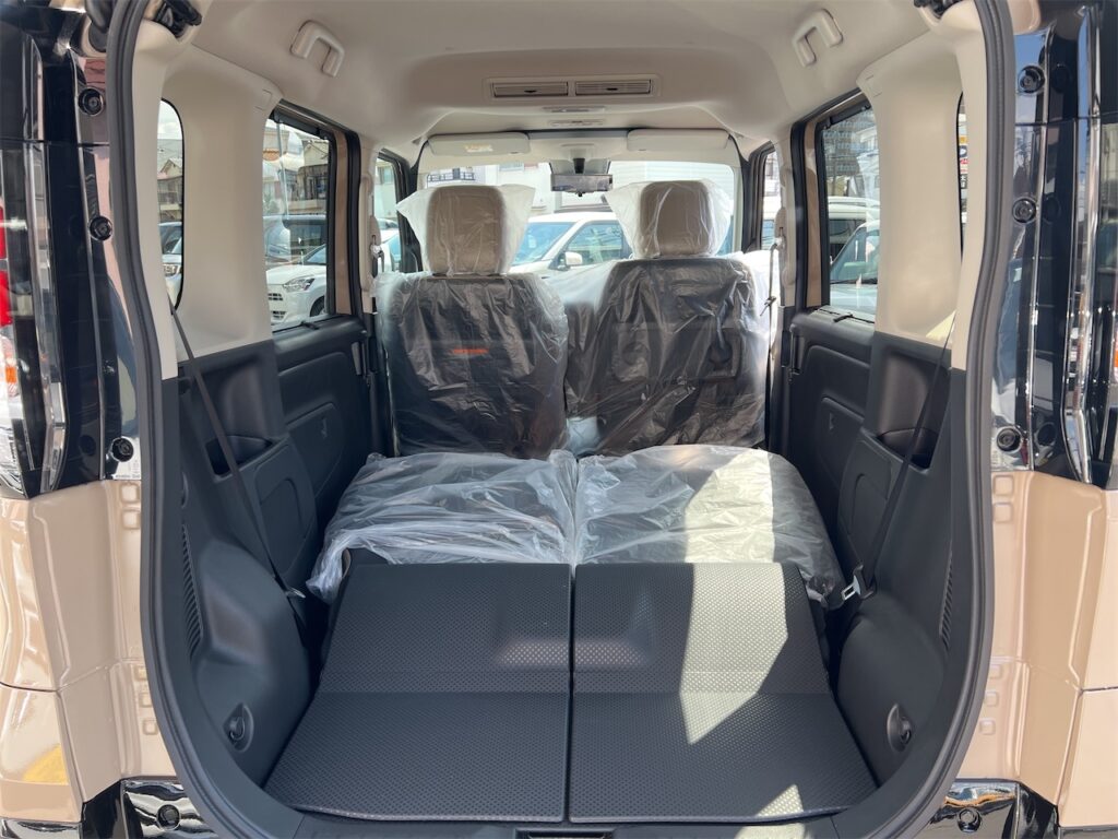 内装：ラゲージルームフラット状態