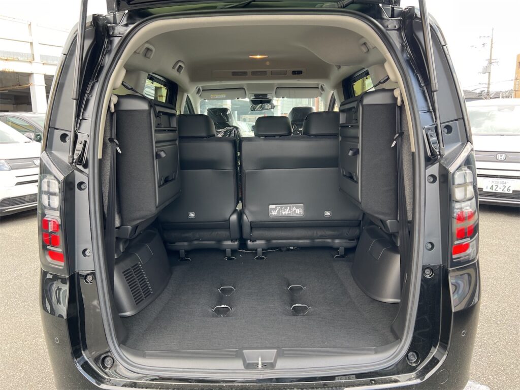 内装：ラゲージルーム2