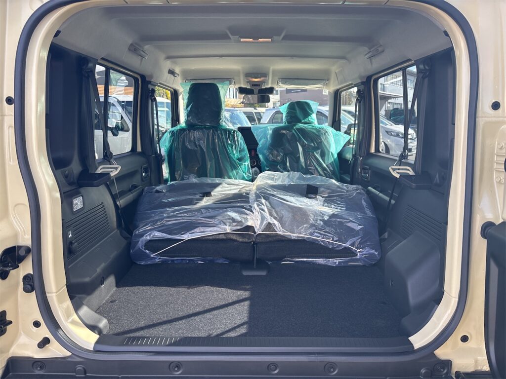 内装：ラゲージルームフラット状態