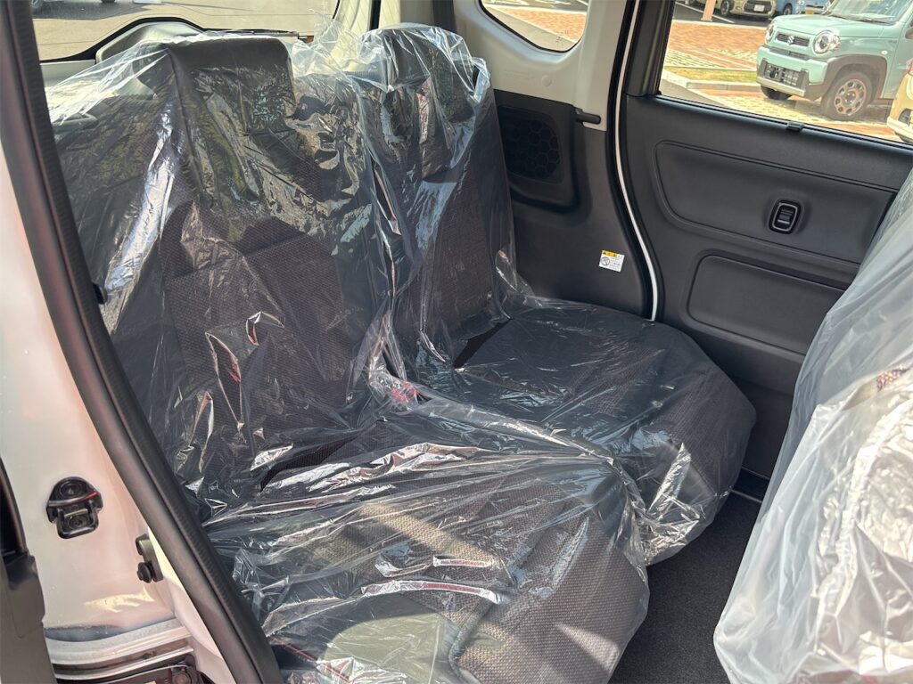 内装：後部座席