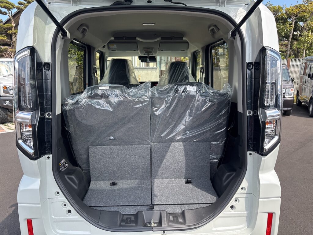 内装：ラゲージルーム