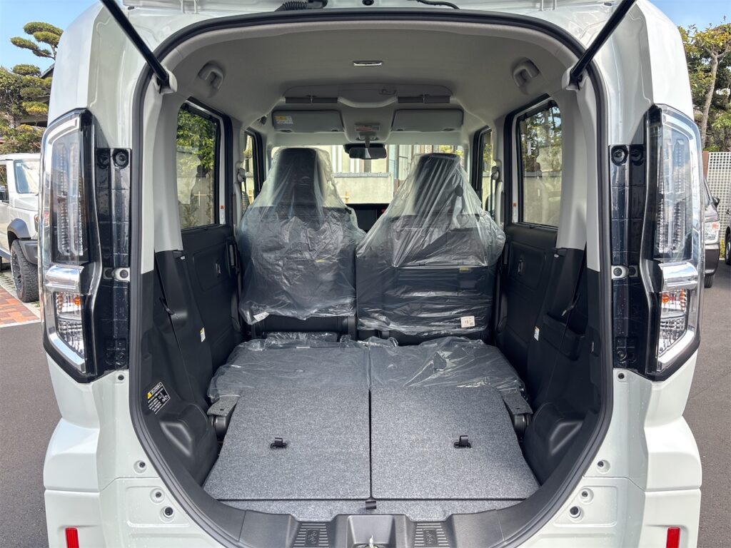 内装：ラゲージルームフラット状態