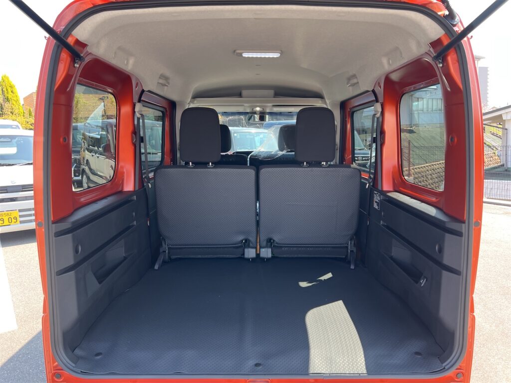 内装：ラゲージルーム