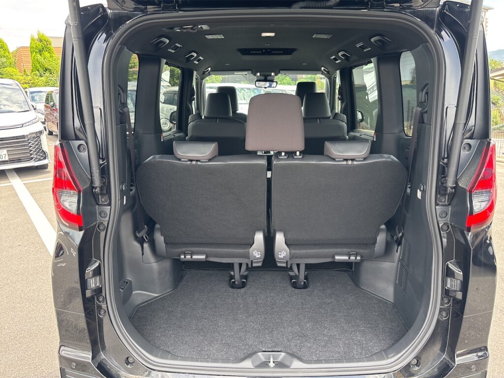 内装：ラゲージルーム拡大