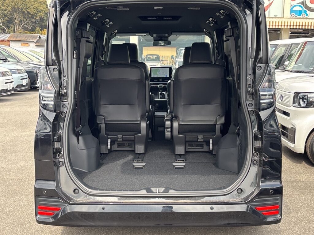 内装：ラゲージルーム跳ね上げ状態