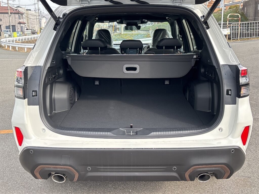 内装：ラゲージルーム