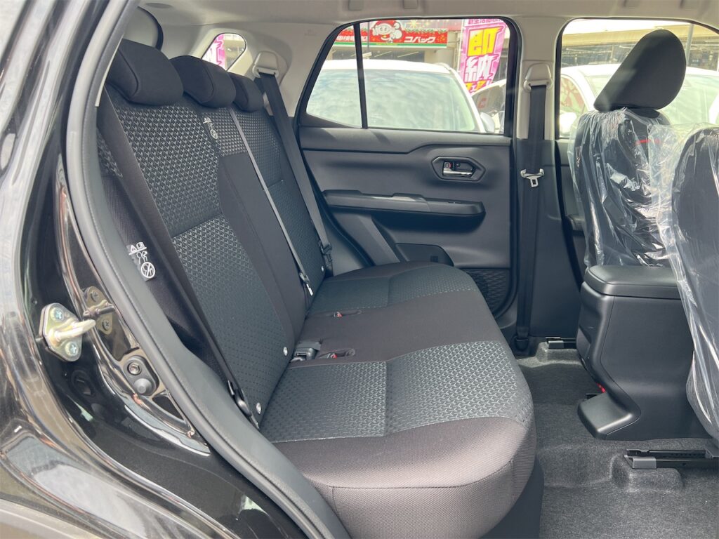 内装：後部座席