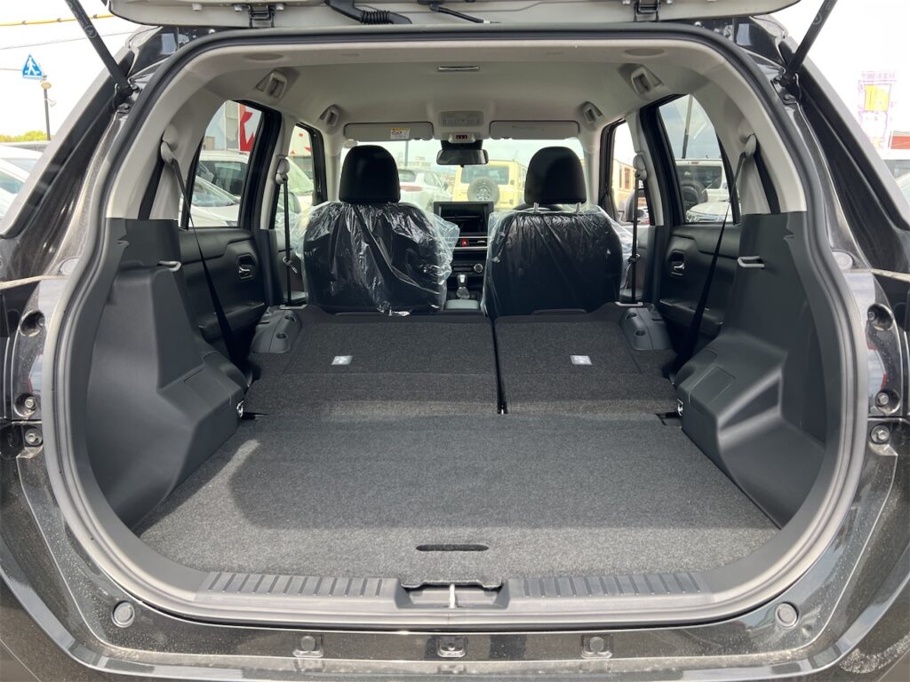 内装：ラゲージルームフラット状態