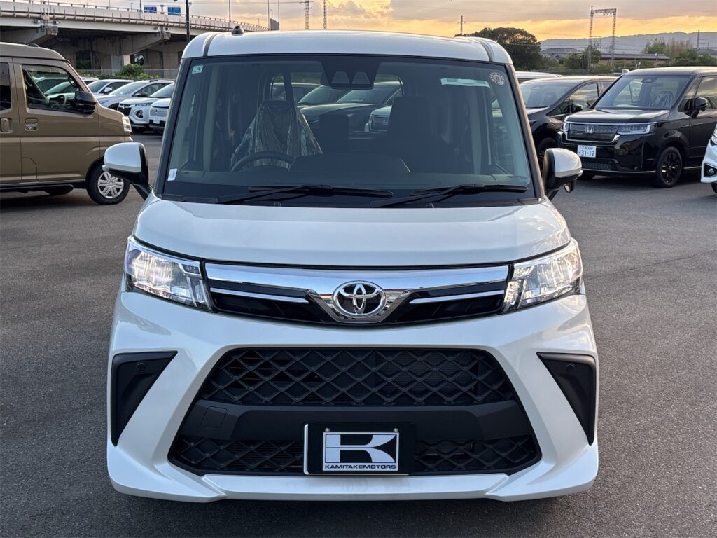 外装：フロントグリル