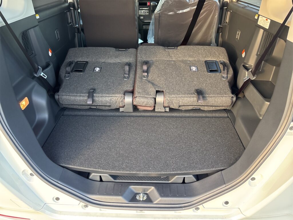 外装：ラゲージルームフラット状態