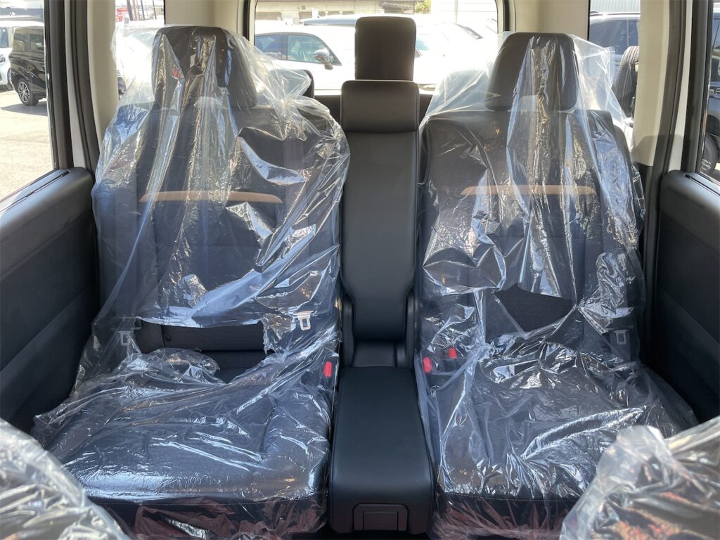 内装：後部座席