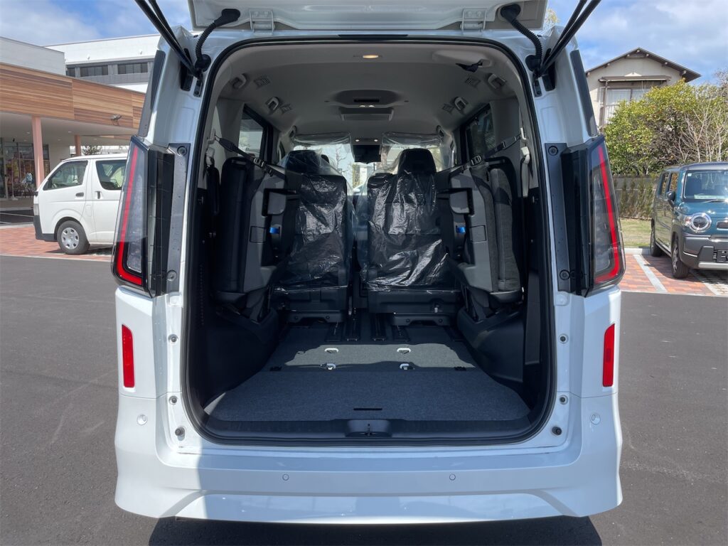 内装：跳ね上げ状態