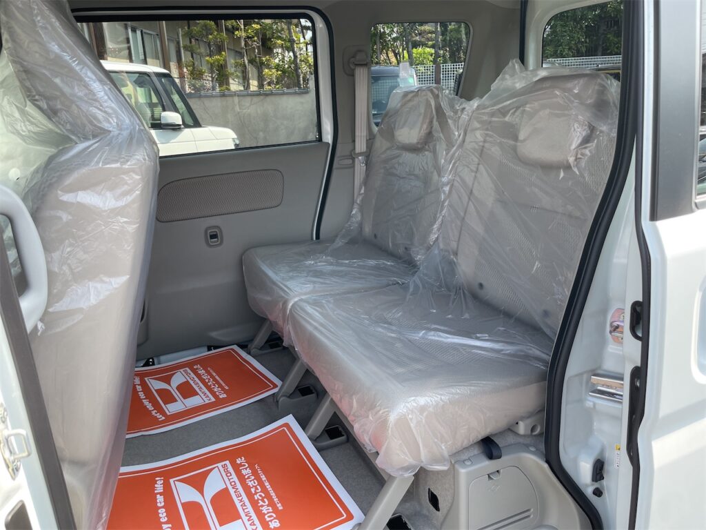 内装：後部座席