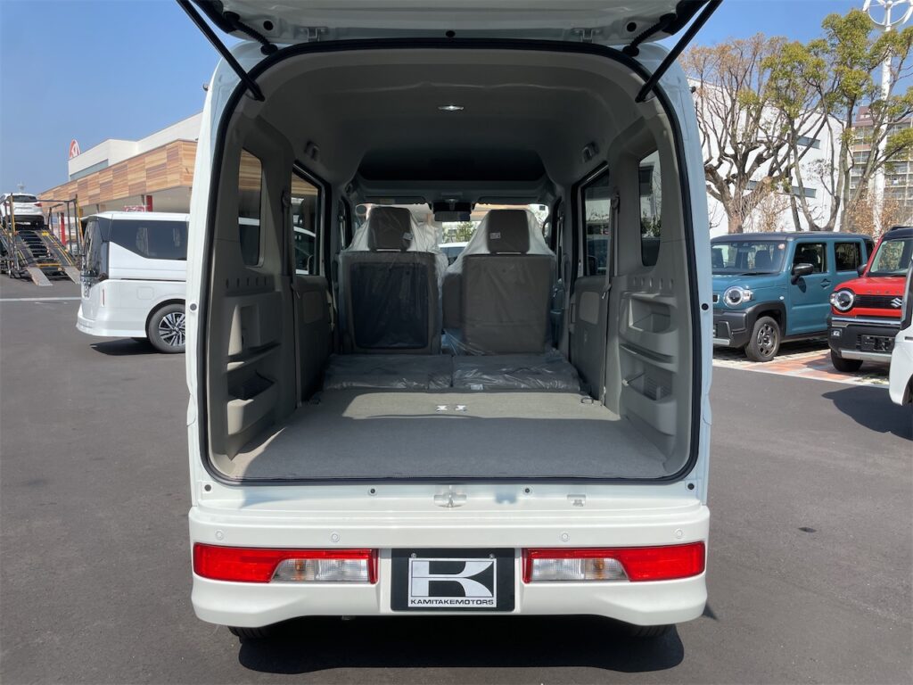 内装：ラゲージルームフラット状態