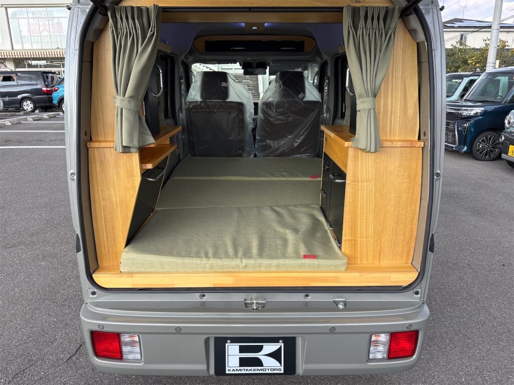 内装：車中泊仕様　全体