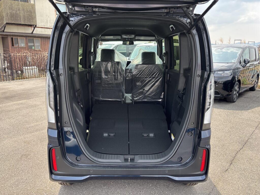 内装：ラゲージルームフラット状態