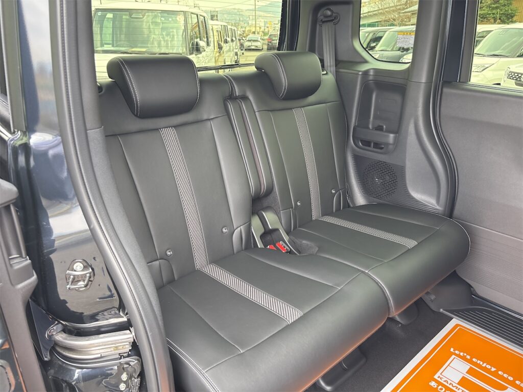 内装：後部座席