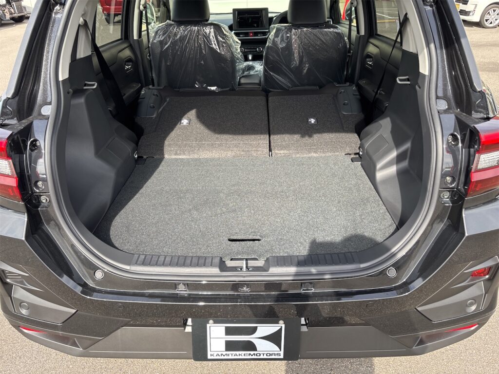 内装：ラゲージルームフラット状態