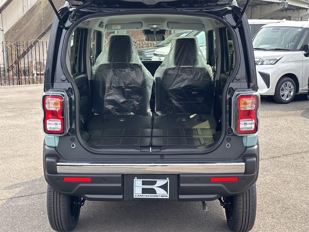 内装：ラゲージルームフラット状態